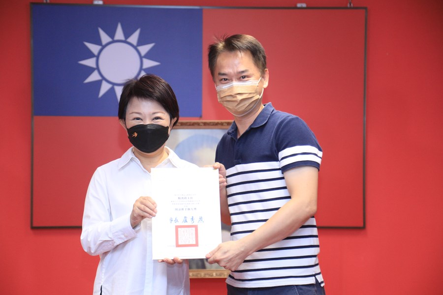 111年度教育部獎勵國民中小學推動閱讀績優學校團體及個人評選獲獎單位--閱讀推手個人獎-大雅區文雅國小-楊鴻銘主任