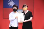 111年度教育部獎勵國民中小學推動閱讀績優學校團體及個人評選獲獎單位--閱讀推手個人獎-外埔區外埔國小-柳禎佑老師