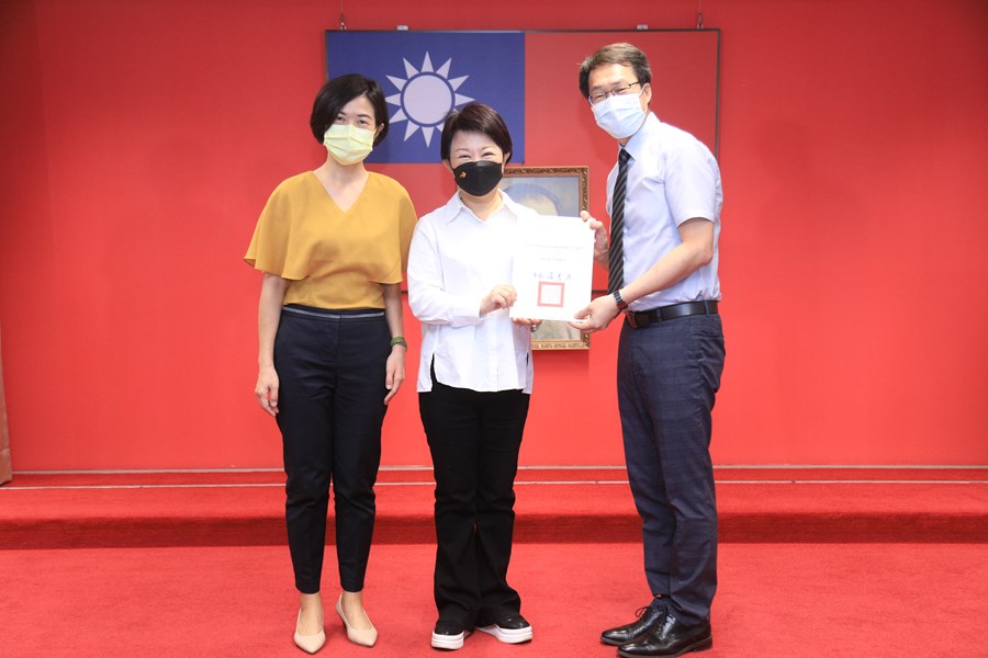 111年度教育部獎勵國民中小學推動閱讀績優學校團體及個人評選獲獎單位--閱讀推手團體獎-西屯區東海國小