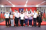111年度教育部獎勵國民中小學推動閱讀績優學校團體及個人評選獲獎單位--閱讀推手團體獎大合照