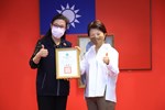 獻獎--臺中市政府衛生局獲110年執行藥政及食品計畫績優--網路平台外送員食安輔導計畫優等獎