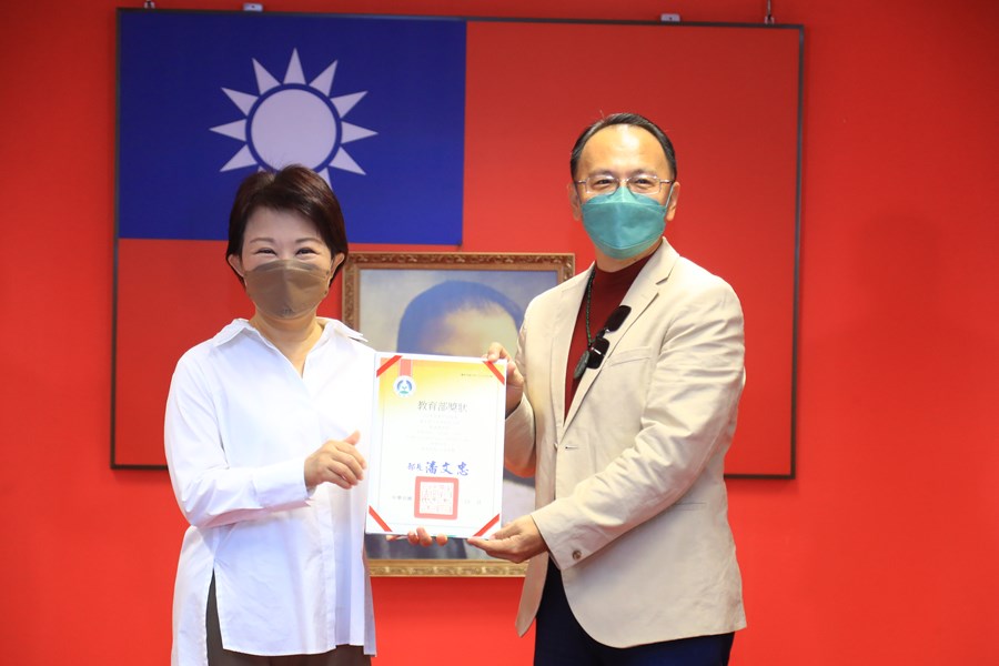 111年度教育部教學卓越獎--佳作-市立日南國中