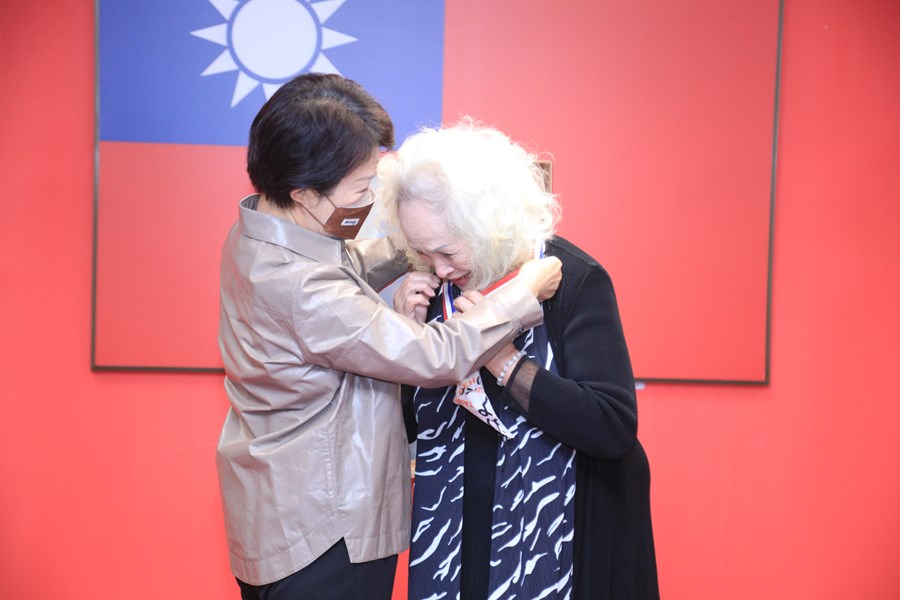 市長頒發榮譽獎章給本市市民-林詹珍妹  女士--林詹珍妹獲第59屆金馬獎最佳女配角獎