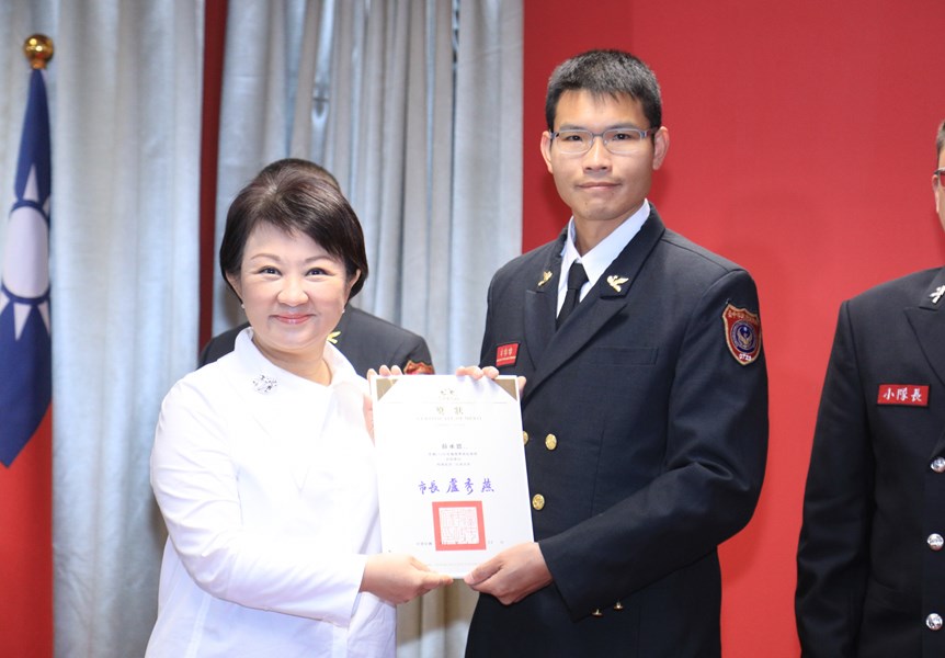 111年鳳凰獎消防楷模-臺中市政府消防局特搜大隊西屯分隊隊員薛承恩