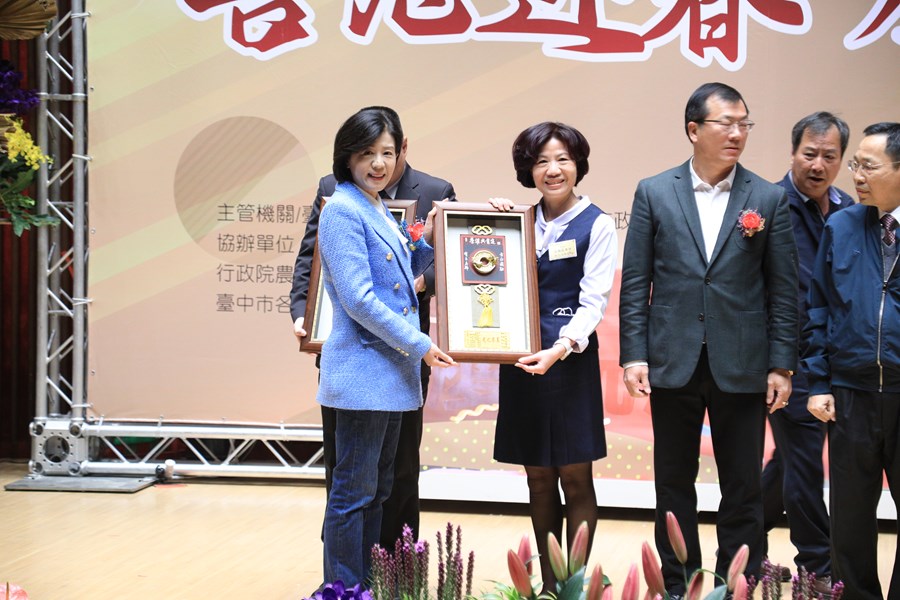 『喜兔迎春~慶豐年』台中市各界慶祝112年度農民節表彰大會TSAI (60)