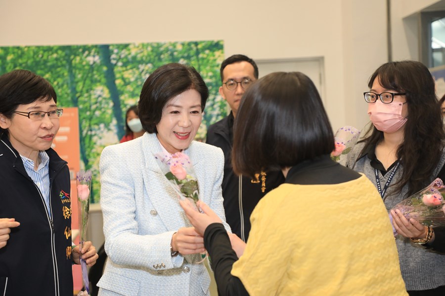 與第一線服務中心同仁歡慶婦女節 (21)