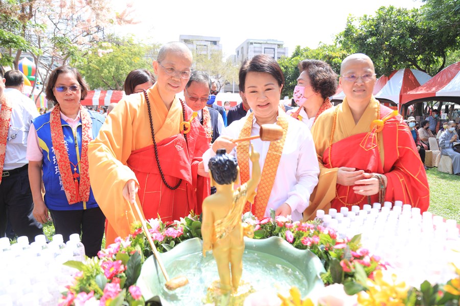 大台中佛教會慶祝112年度佛誕節舉行佛教會所屬各寺院聯合「浴佛法會典禮」--TSAI (26)
