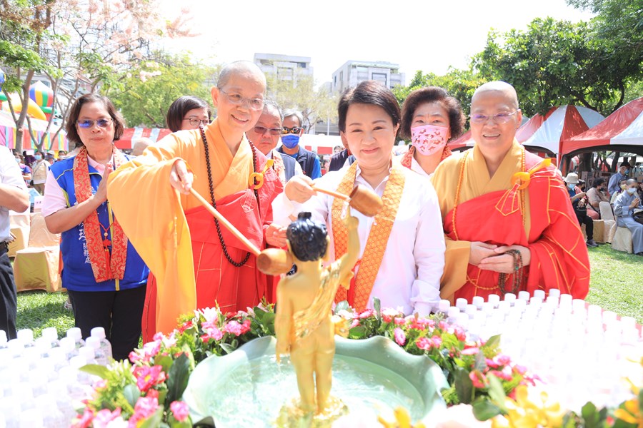 大台中佛教會慶祝112年度佛誕節舉行佛教會所屬各寺院聯合「浴佛法會典禮」--TSAI (32)