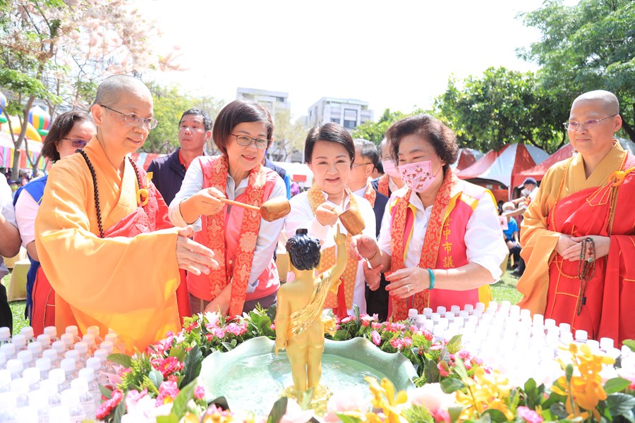 大台中佛教會慶祝112年度佛誕節舉行佛教會所屬各寺院聯合「浴佛法會典禮」--TSAI (40)