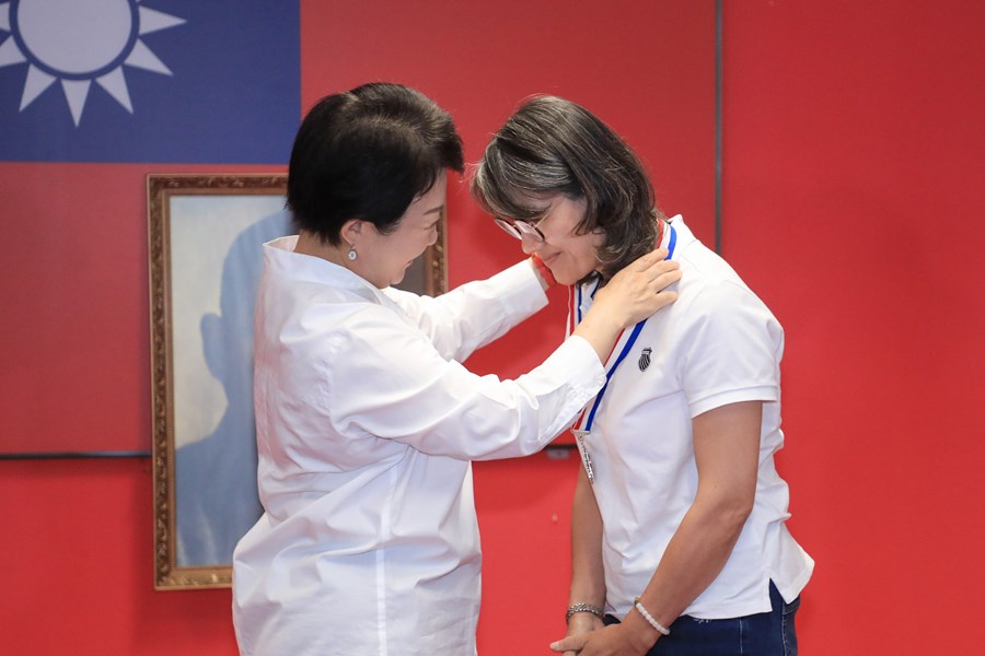 本市市民余幼絢女士獲傑出人士慈光獎章