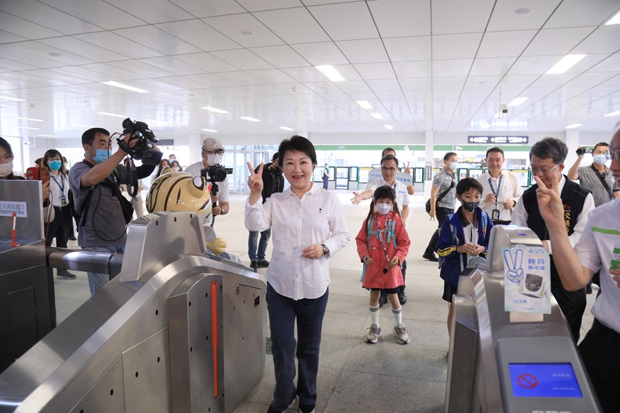 歡慶台中捷運通車2週年 425比YA刷卡進站中捷免費搭--TSAI (63)