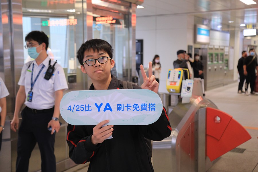 歡慶台中捷運通車2週年 425比YA刷卡進站中捷免費搭--TSAI (3)