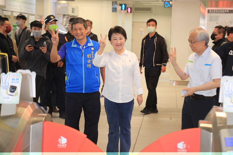 歡慶台中捷運通車2週年 425比YA刷卡進站中捷免費搭--TSAI (4)