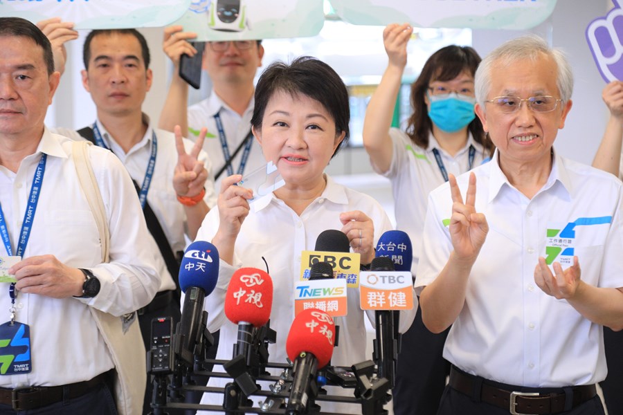 歡慶台中捷運通車2週年 425比YA刷卡進站中捷免費搭--TSAI (8)