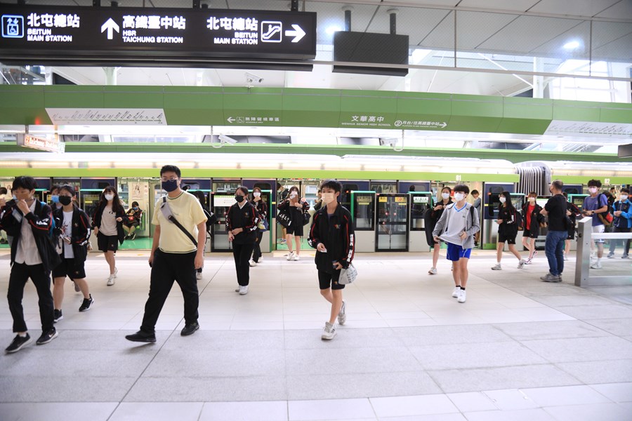 歡慶台中捷運通車2週年 425比YA刷卡進站中捷免費搭--TSAI (17)