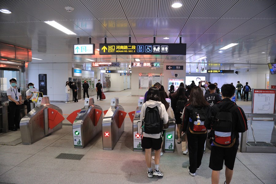 歡慶台中捷運通車2週年 425比YA刷卡進站中捷免費搭--TSAI (23)
