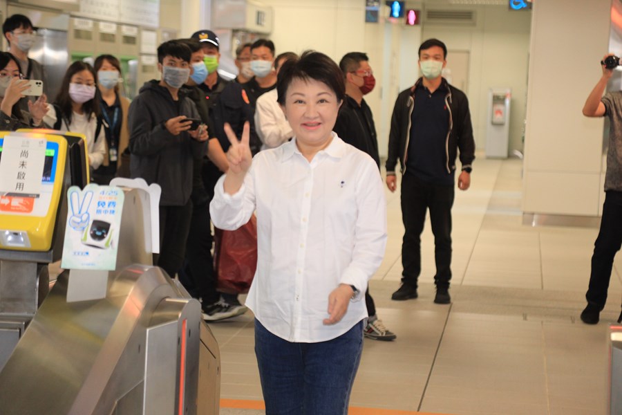 歡慶台中捷運通車2週年 425比YA刷卡進站中捷免費搭--TSAI (27)