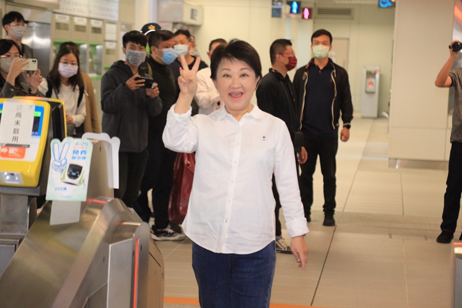 歡慶台中捷運通車2週年 425比YA刷卡進站中捷免費搭--TSAI (28)