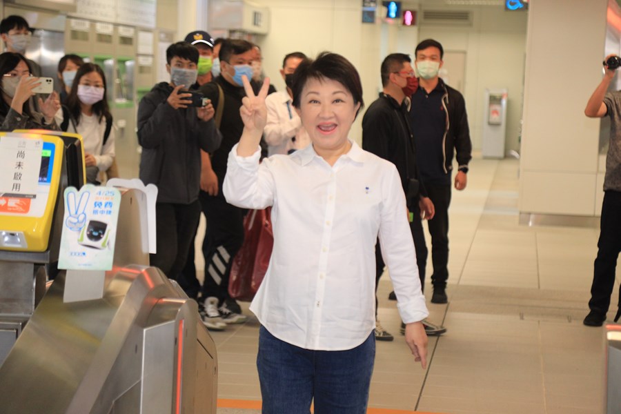 歡慶台中捷運通車2週年 425比YA刷卡進站中捷免費搭--TSAI (29)