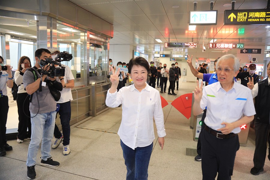 歡慶台中捷運通車2週年 425比YA刷卡進站中捷免費搭--TSAI (31)