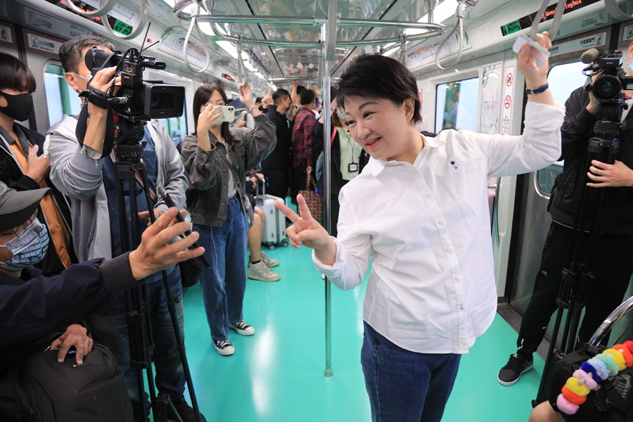 歡慶台中捷運通車2週年 425比YA刷卡進站中捷免費搭--TSAI (35)