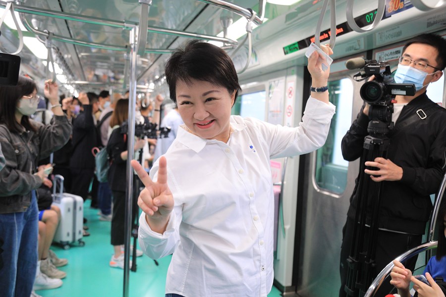 歡慶台中捷運通車2週年 425比YA刷卡進站中捷免費搭--TSAI (37)