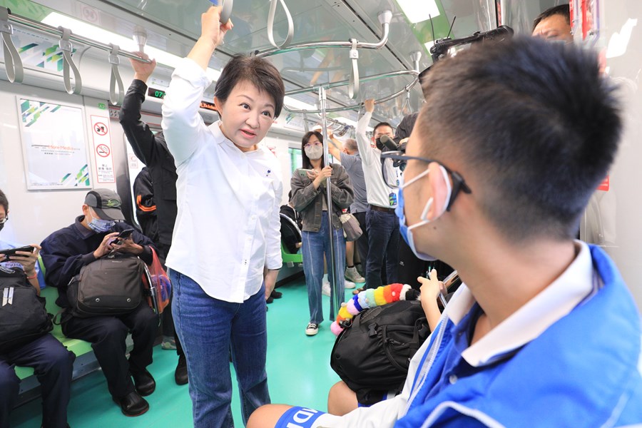 歡慶台中捷運通車2週年 425比YA刷卡進站中捷免費搭--TSAI (42)