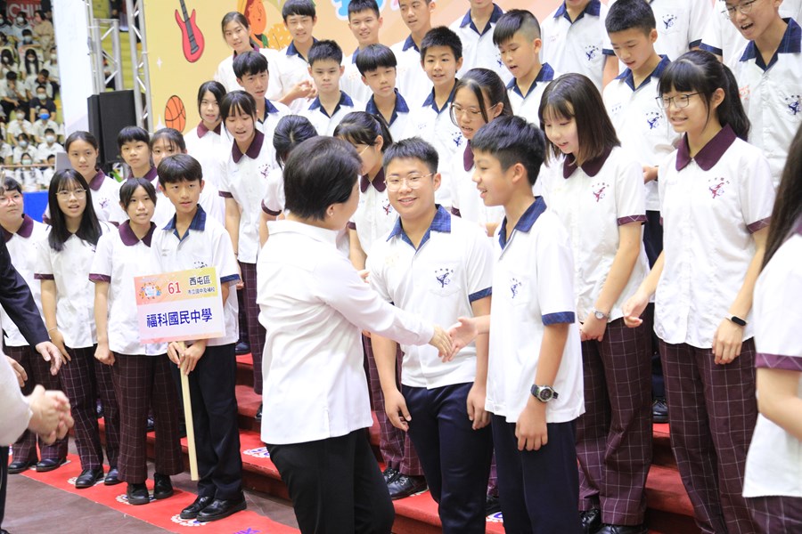 台中市111學年度中等以上學校模範生與市長合影--TSAI (102)