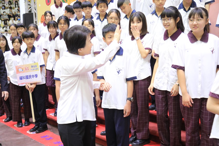 台中市111學年度中等以上學校模範生與市長合影--TSAI (103)