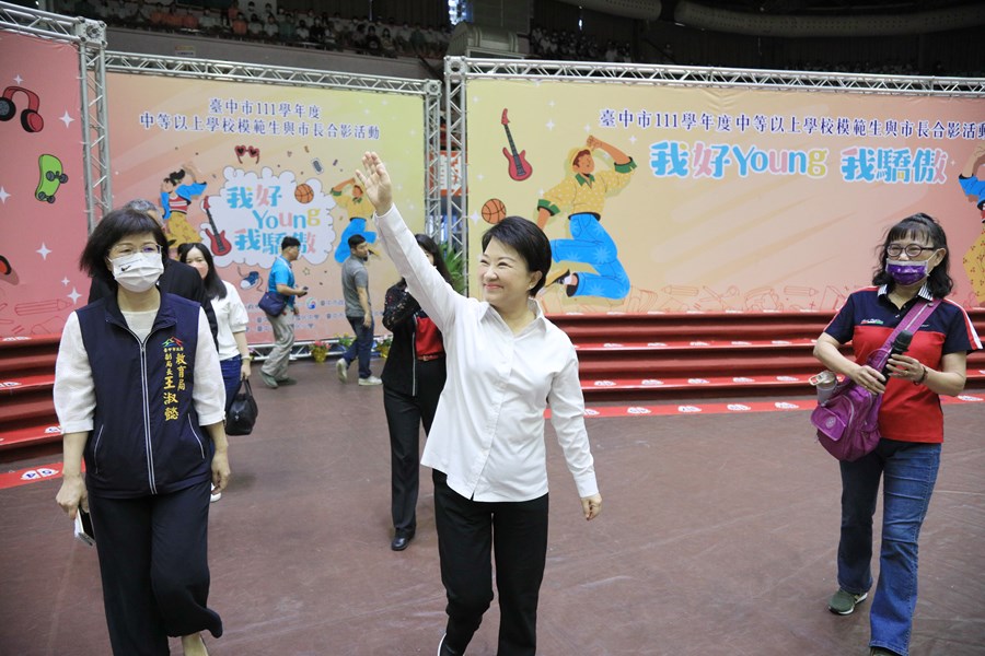 台中市111學年度中等以上學校模範生與市長合影--TSAI (5)