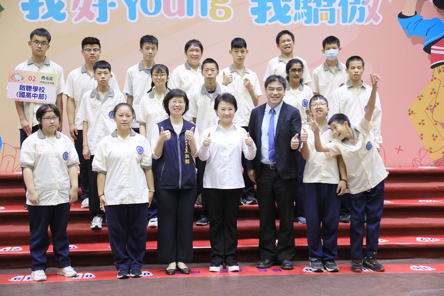 台中市111學年度中等以上學校模範生與市長合影--TSAI (14)
