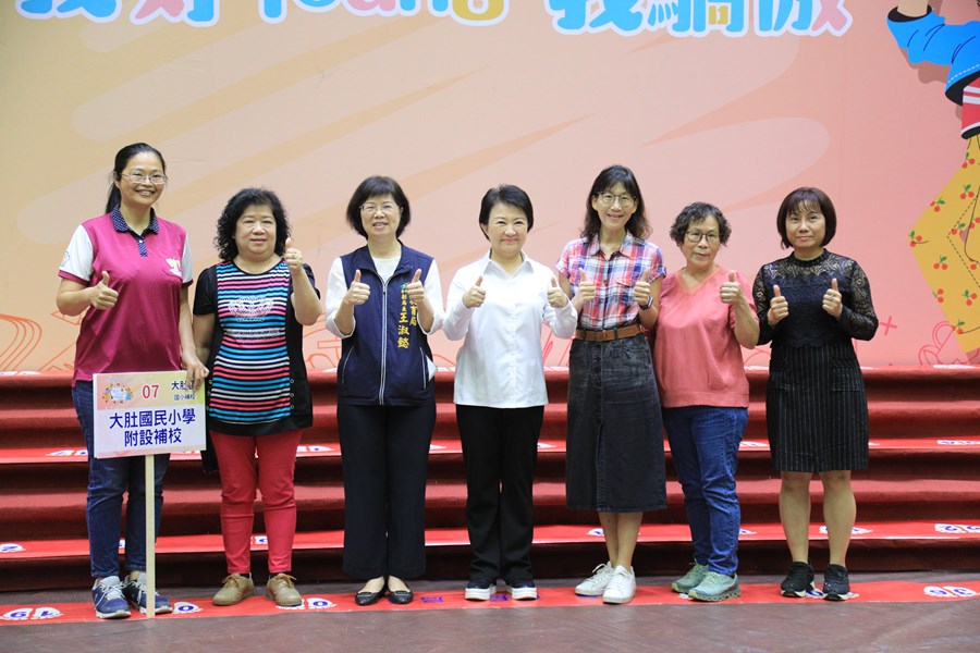 台中市111學年度中等以上學校模範生與市長合影--TSAI (21)