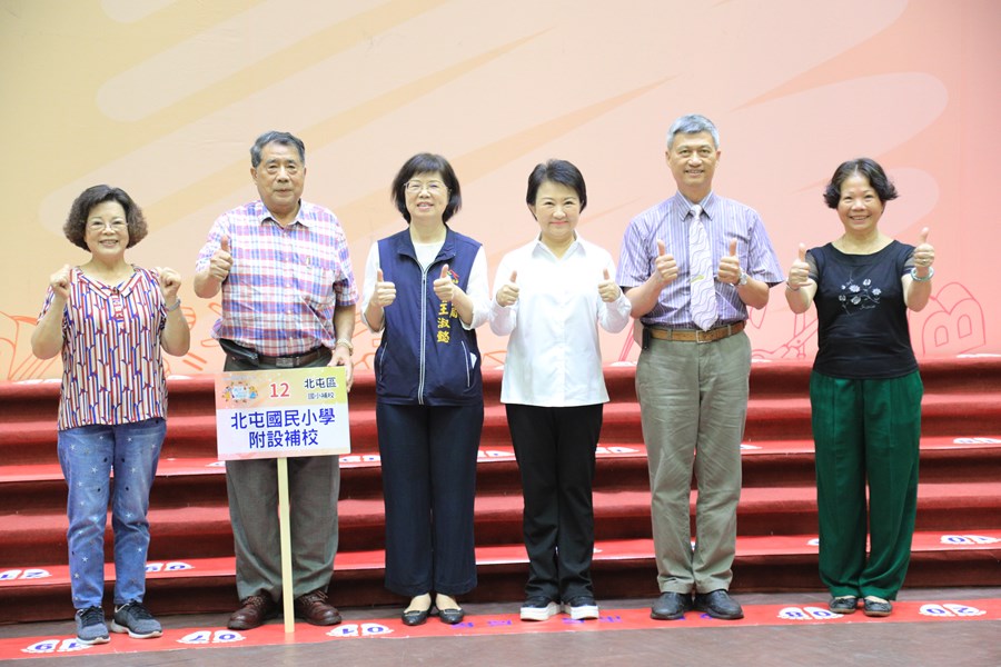 台中市111學年度中等以上學校模範生與市長合影--TSAI (26)