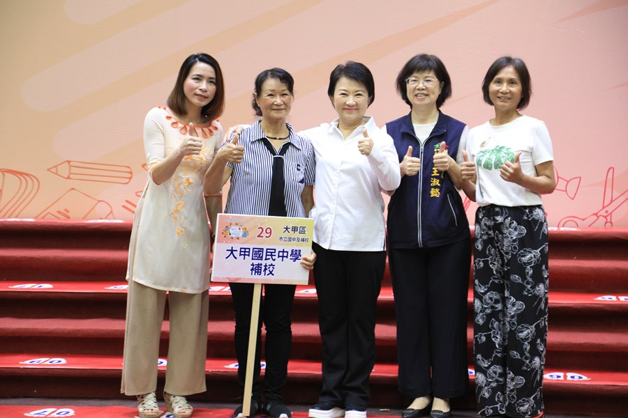 台中市111學年度中等以上學校模範生與市長合影--TSAI (40)