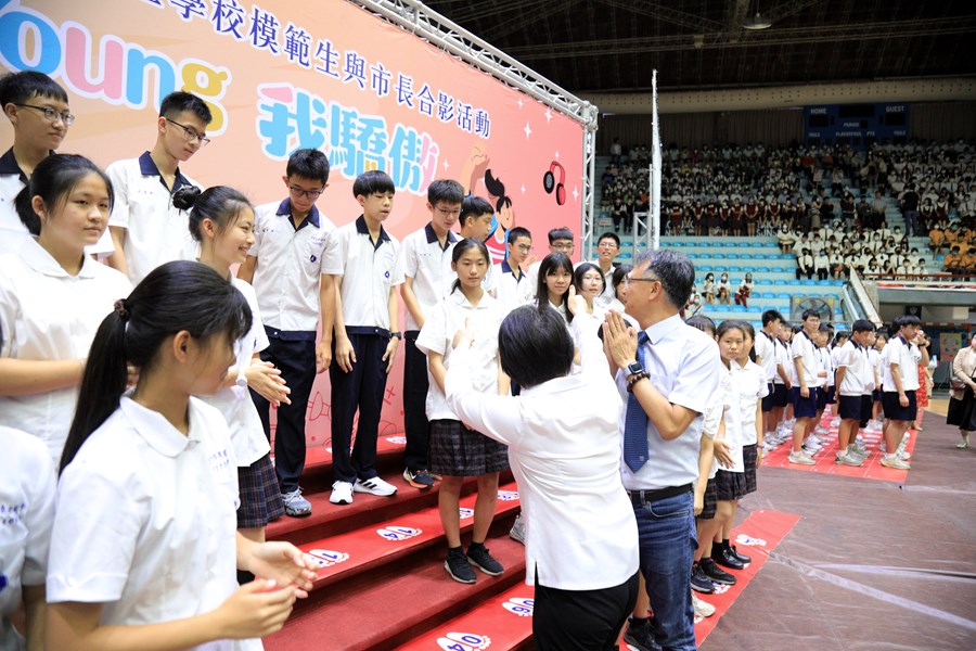 台中市111學年度中等以上學校模範生與市長合影--TSAI (58)