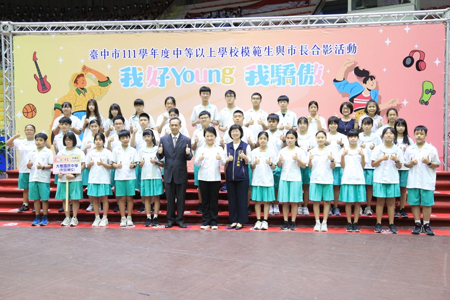 台中市111學年度中等以上學校模範生與市長合影--TSAI (60)