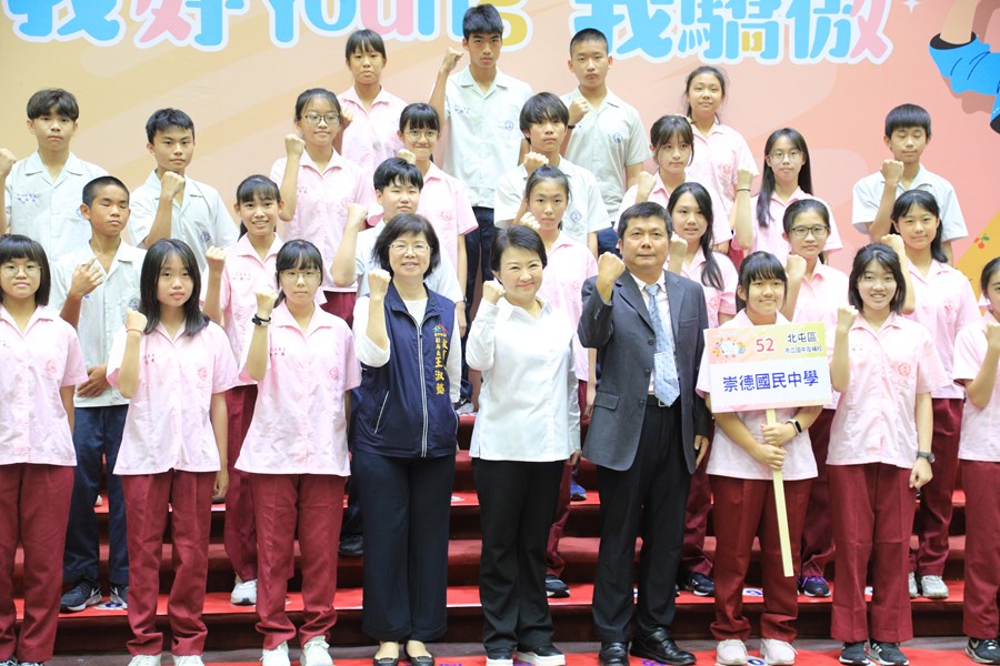 台中市111學年度中等以上學校模範生與市長合影--TSAI (89)
