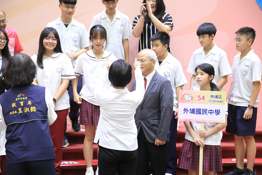 台中市111學年度中等以上學校模範生與市長合影--TSAI (92)