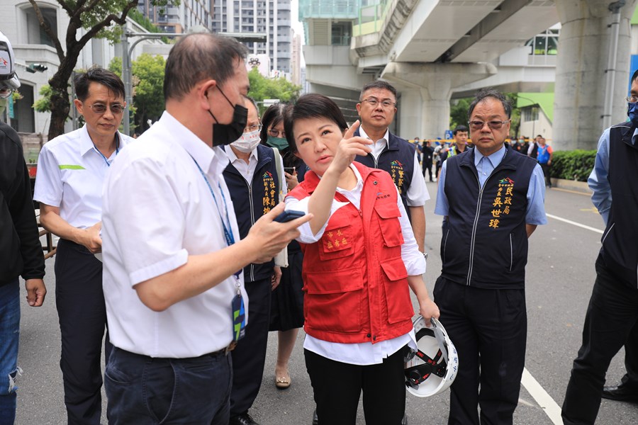 市長視察台中捷運受民間工程波及事故現場--TSAI (8)