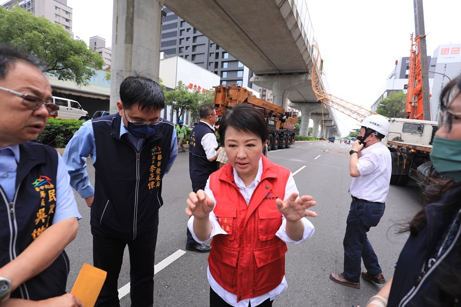 市長視察台中捷運受民間工程波及事故現場--TSAI (9)