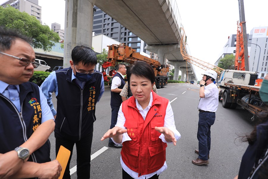 市長視察台中捷運受民間工程波及事故現場--TSAI (10)