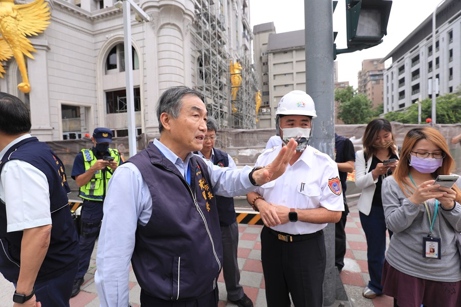 市長視察台中捷運受民間工程波及事故現場--TSAI (4)
