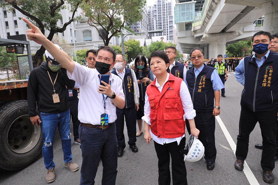 市長視察台中捷運受民間工程波及事故現場--TSAI (7)