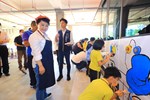 全台最酷美術課「上課啦！」盧市長化身美術老師與學童齊彩繪公車--TSAI (8)