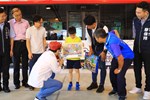 全台最酷美術課「上課啦！」盧市長化身美術老師與學童齊彩繪公車--TSAI (45)