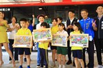 全台最酷美術課「上課啦！」盧市長化身美術老師與學童齊彩繪公車--TSAI (58)