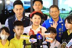 全台最酷美術課「上課啦！」盧市長化身美術老師與學童齊彩繪公車--TSAI (84)