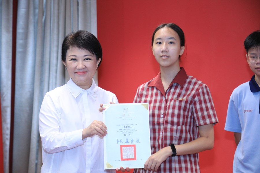 臺中市榮獲中華民國第62屆中小學科學展覽會第一名---國立臺中教育大學附設實驗國民小學--郭芷彤