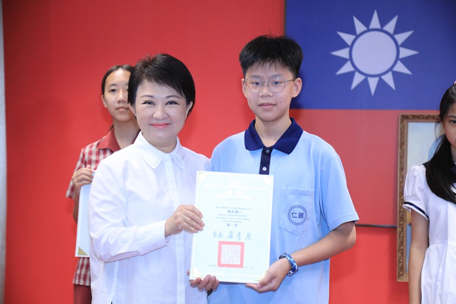 臺中市榮獲中華民國第62屆中小學科學展覽會第一名---國立臺中教育大學附設實驗國民小學-謝沂勳