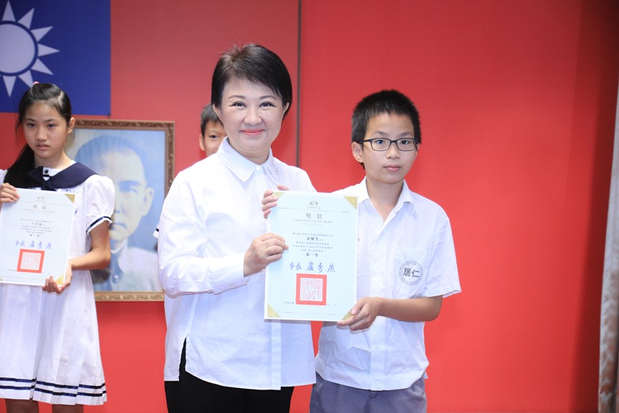 臺中市榮獲中華民國第62屆中小學科學展覽會第一名---國立臺中教育大學附設實驗國民小學--余懷生